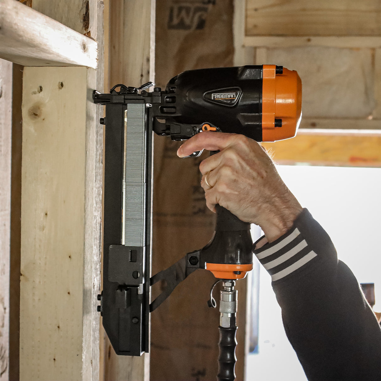 PWCS50 Pneumatic 16-Gauge 1" Wide Crown Stapler for DeWalt and Bostitch 16S2 Series Staples