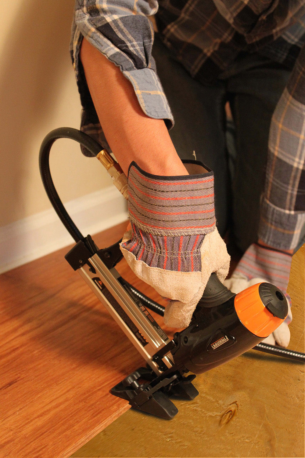 Pneumatic 20-Gauge 1-1/4